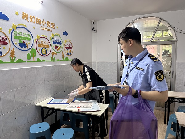 霞山区人民政府关于加强中小学生校外托管服务管理的指导意见